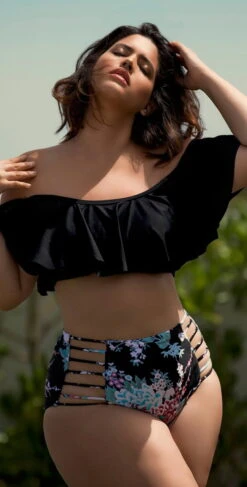 Raisins Curve Tortuga Flounce Top In Black Y840027-BLK